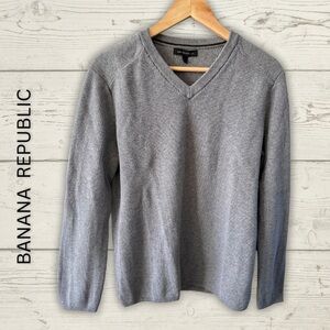 {Banana Republic} Shaker Knit V-Neck Sweater